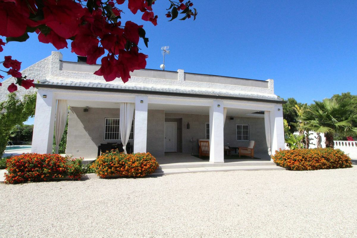 Villa In Elche