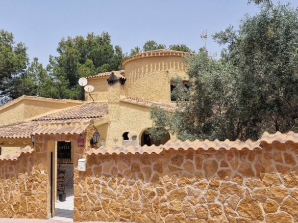 6-bedroom Villa In Orihuela, Spain (250 M²)