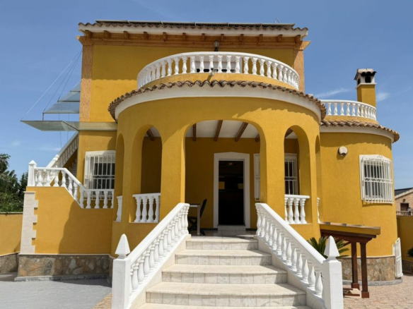 5-bedroom Villa In Orihuela, Spain (201 M²)