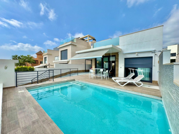 3-bedroom Villa In San Miguel De Salinas, Spain (92 M²)