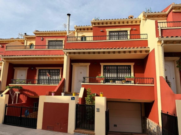 3-bedroom House In Catral, Spain (195 M²)