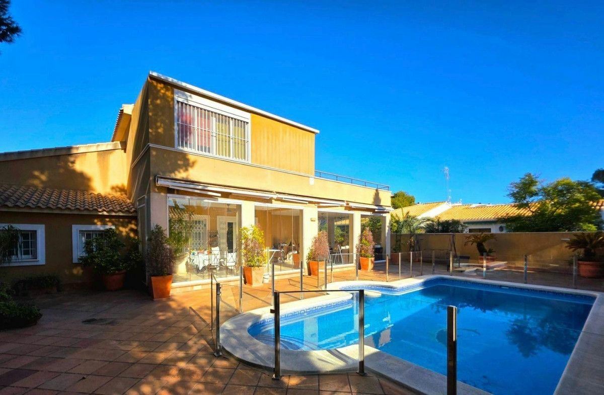 5-bedroom Villa In Orihuela Costa, Spain (265 M²)