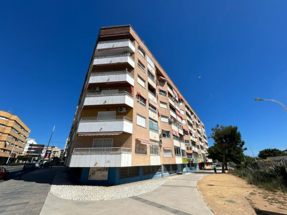 3-bedroom Apartment In Torrevieja, Spain (80 M²)