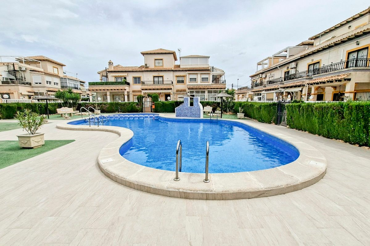 2-bedroom Villa In Torrevieja, Spain (51 M²)