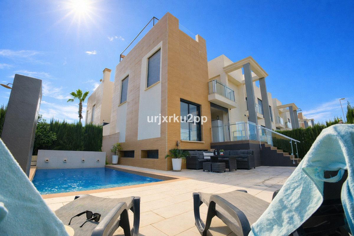 3-bedroom House In Orihuela Costa, Spain (100 M²)