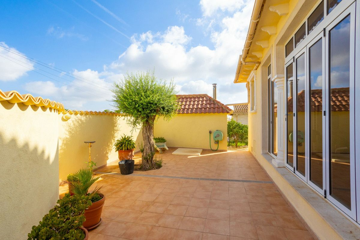 4-bedroom Villa In Orihuela Costa, Spain (271 M²)