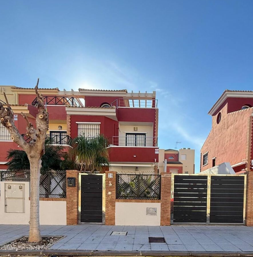 4-bedroom Villa In Pilar De La Horadada, Spain (155 M²)