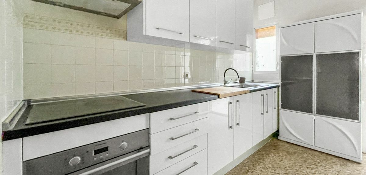 4-bedroom Apartment In Guardamar Del Segura, Spain (137 M²)