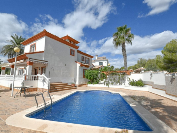 4-bedroom Villa In Torrevieja, Spain (234 M²)