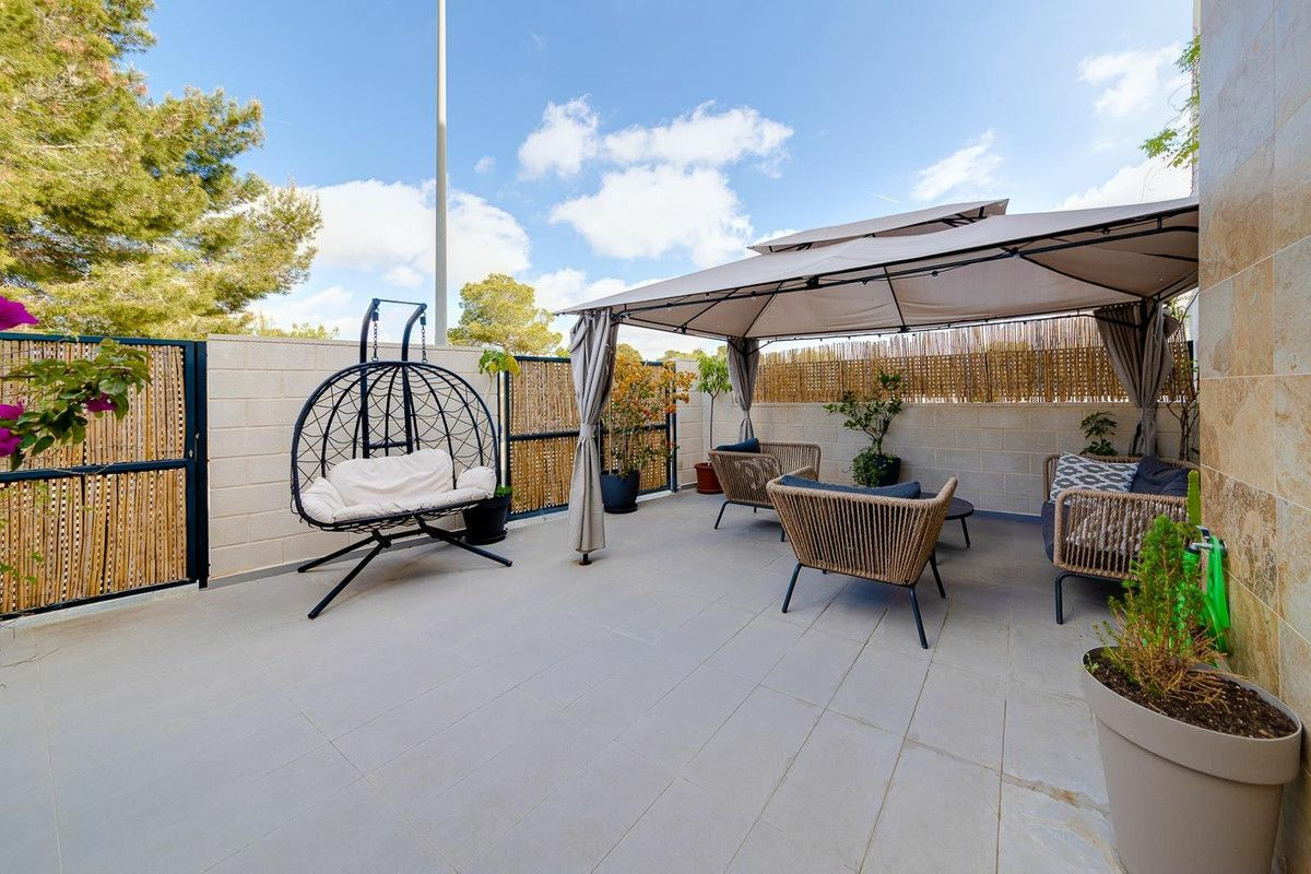 3-bedroom Villa In San Miguel De Salinas, Spain (134 M²)