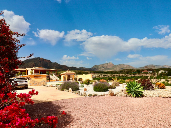 4-bedroom Villa In Albatera, Spain (198 M²)