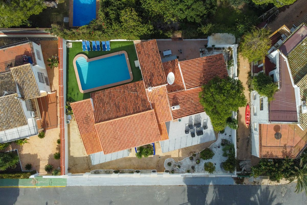 8-bedroom Villa In Orihuela Costa, Spain (446 M²)