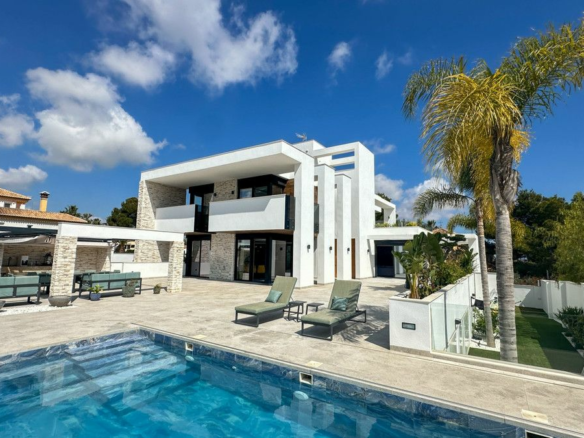 4-bedroom Villa In Orihuela Costa, Spain (527 M²)