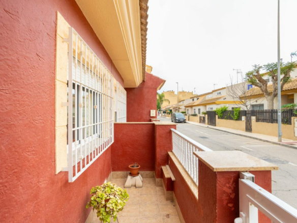 4-bedroom House In Los Alcázares, Spain (178 M²)