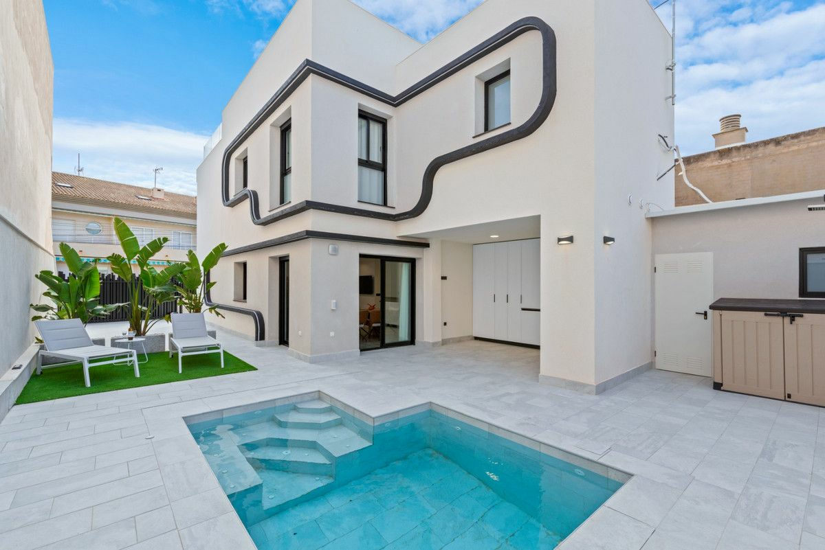 4-bedroom Villa In Pilar De La Horadada, Spain (121 M²)