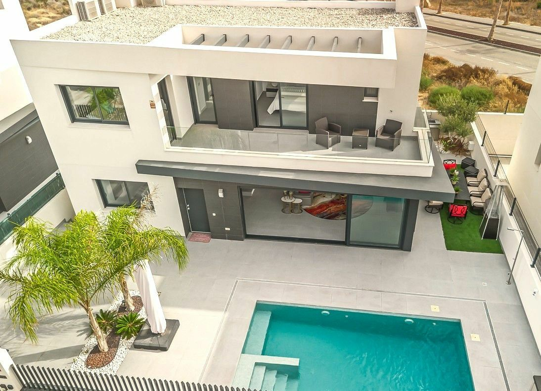 Villa In Algorfa