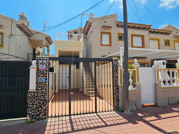 2-bedroom Villa In Orihuela Costa, Spain (52 M²)
