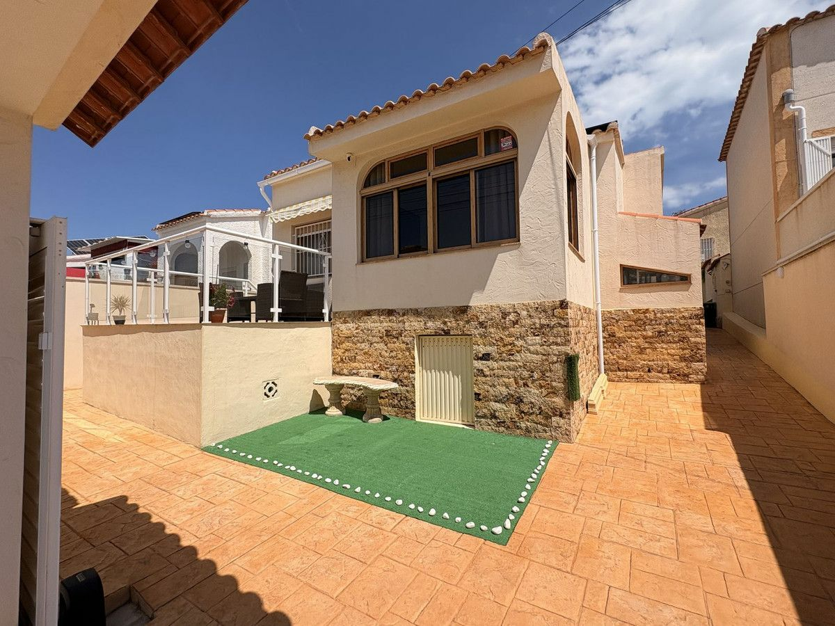 3-bedroom Villa In La Marina, Spain (95 M²)
