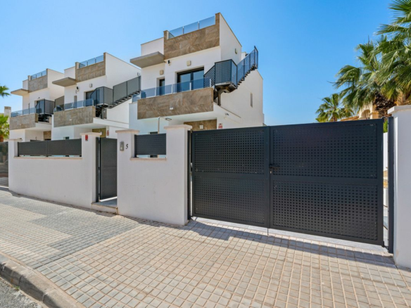 3-bedroom Villa In Torrevieja, Spain (105 M²)