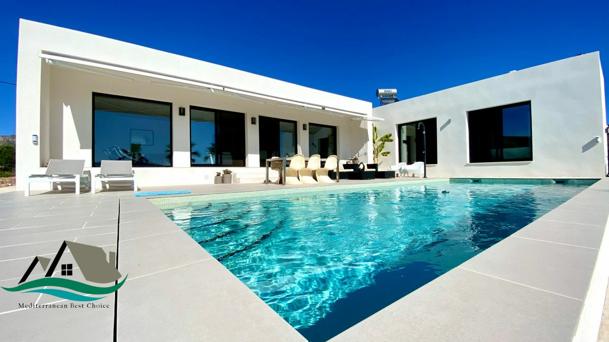 3-bedroom Villa In La Romana, Spain (165 M²)