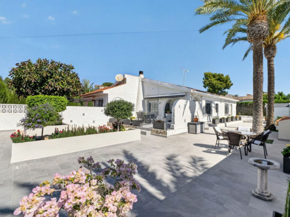 3-bedroom Villa In Torrevieja, Spain (76 M²)
