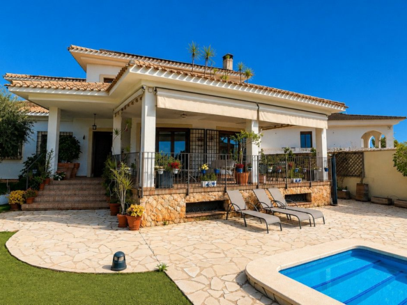 7-bedroom Villa In Orihuela Costa, Spain (450 M²)