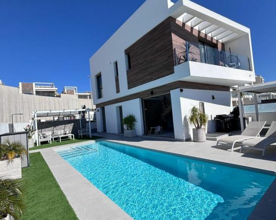 5-bedroom Villa In Orihuela Costa, Spain (148 M²)