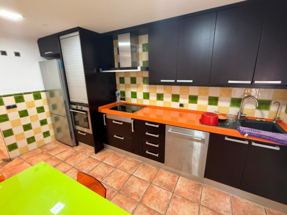 3-bedroom House In Catral, Spain (195 M²)