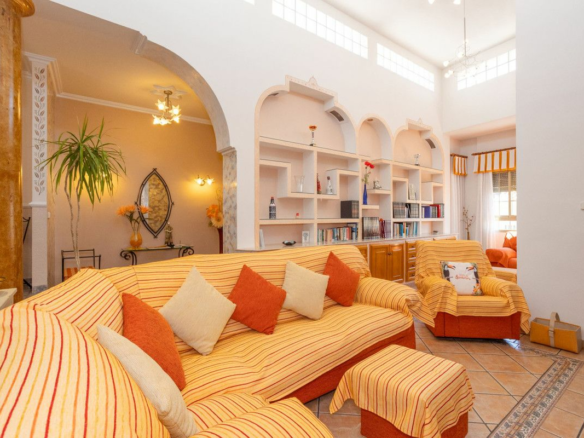 4-bedroom Villa In La Union, Spain (163 M²)