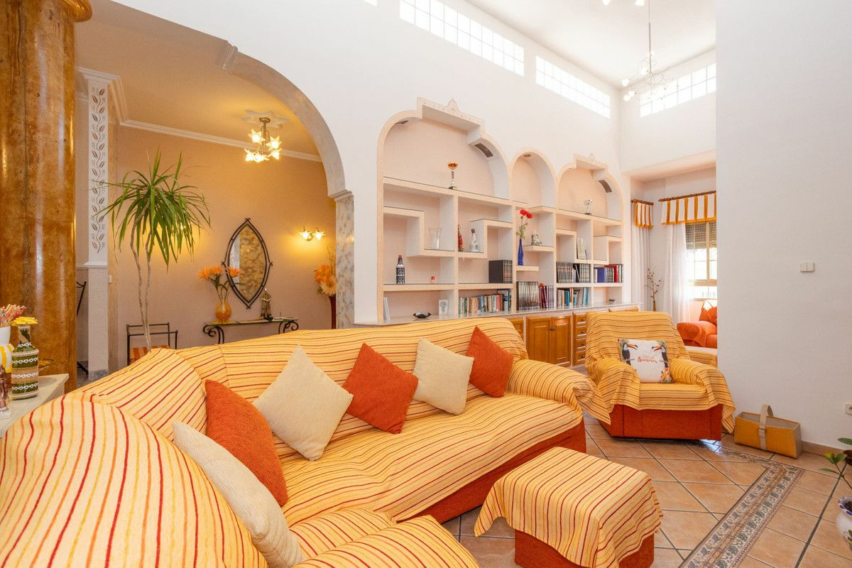 4-bedroom Villa In La Union, Spain (163 M²)