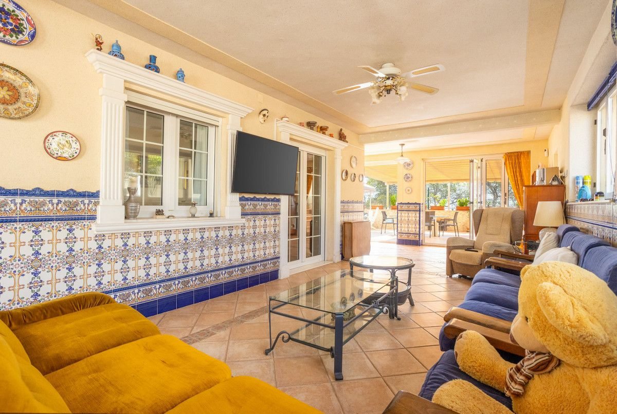 4-bedroom Villa In Orihuela Costa, Spain (271 M²)