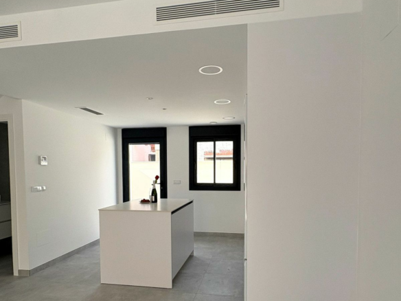 2-bedroom House In Cox, Spain (81 M²)