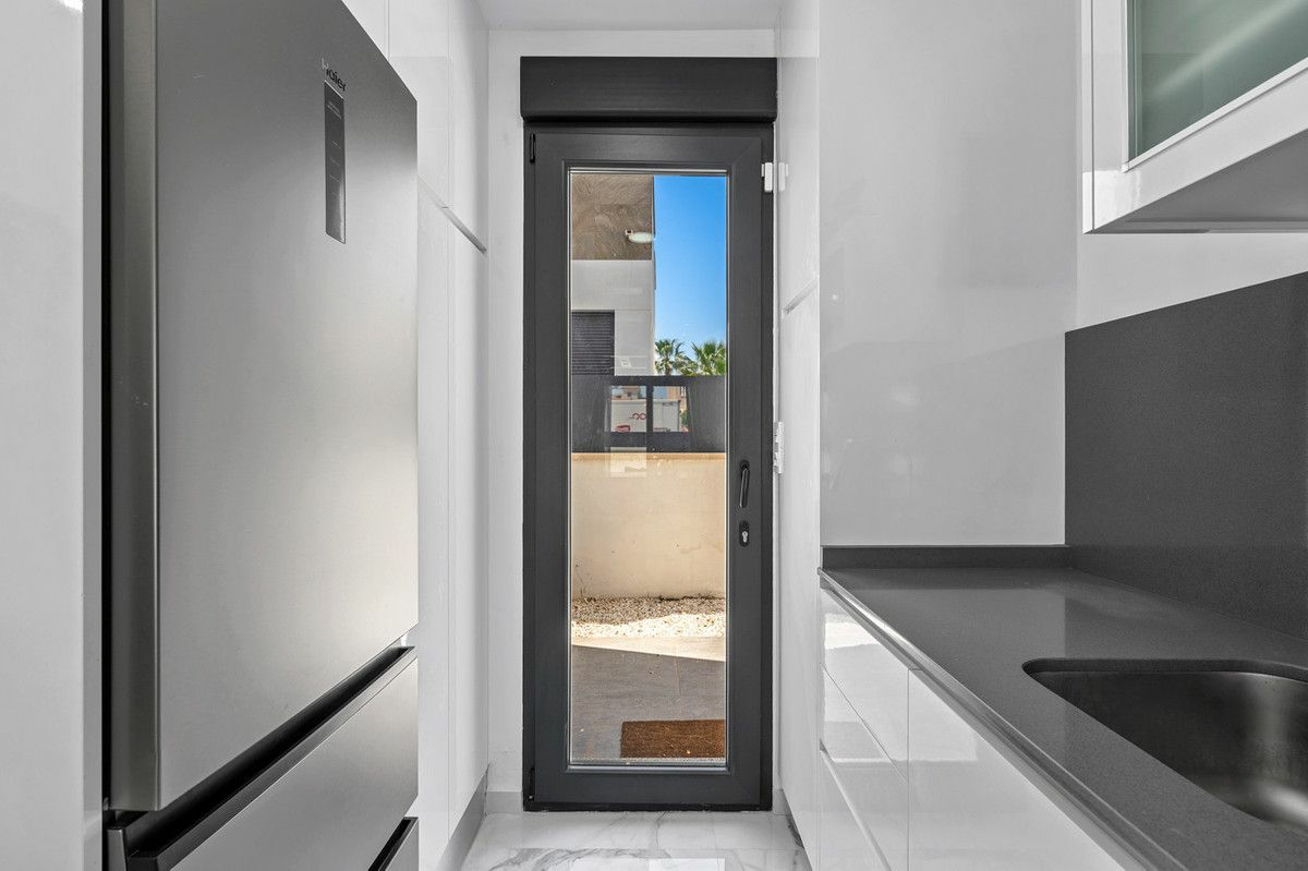 3-bedroom Villa In Torrevieja, Spain (105 M²)
