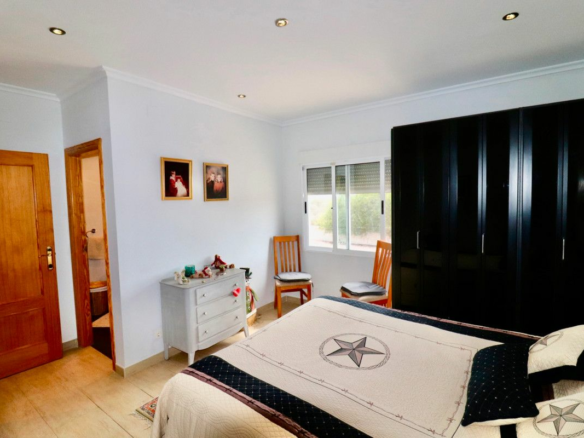 4-bedroom Villa In Albatera, Spain (198 M²)