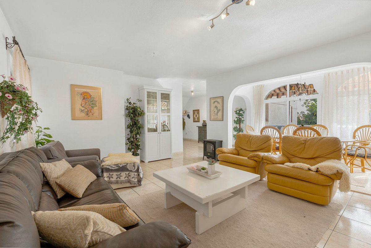 4-bedroom Apartment In Torrevieja, Spain (160 M²)