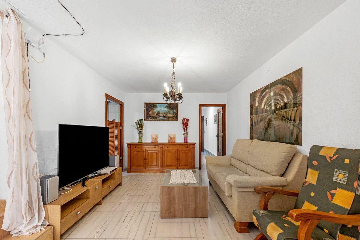 3-bedroom Villa In Torrevieja, Spain (77 M²)