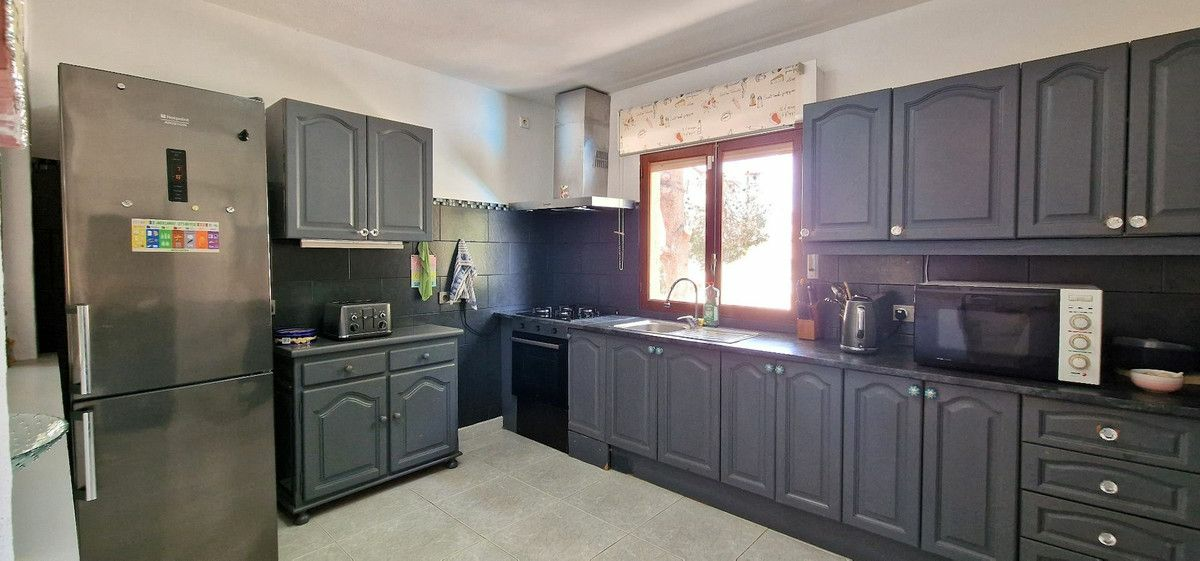 6-bedroom Villa In Orihuela, Spain (250 M²)