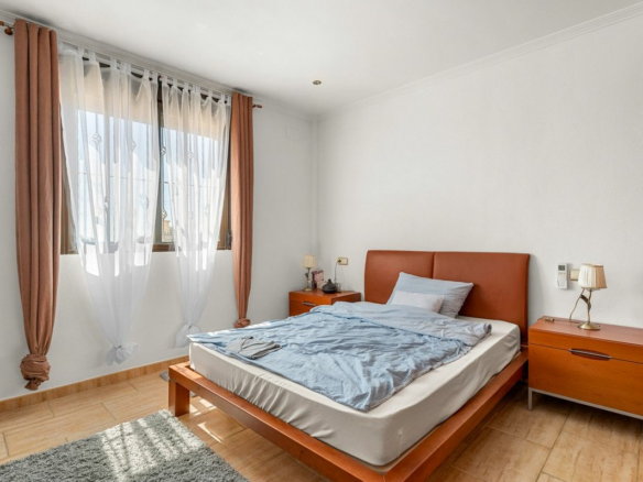 5-bedroom Country House In Crevillent, Spain (181 M²)