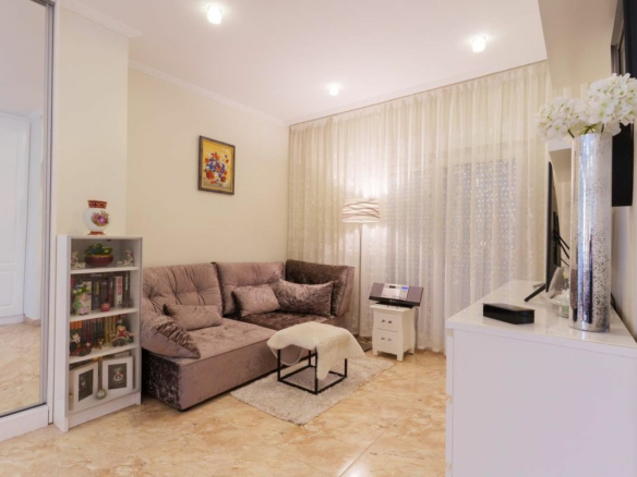 7-bedroom Villa In Orihuela Costa, Spain (284 M²)