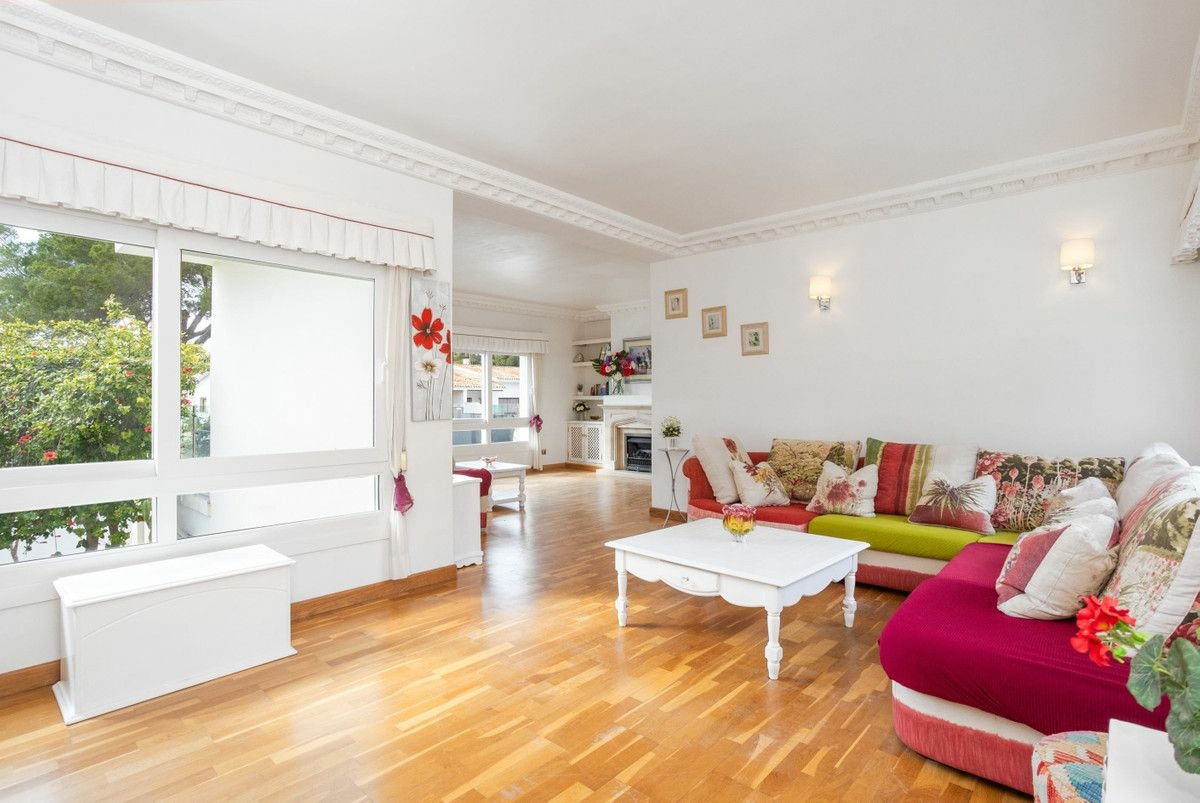 8-bedroom Villa In Orihuela Costa, Spain (446 M²)