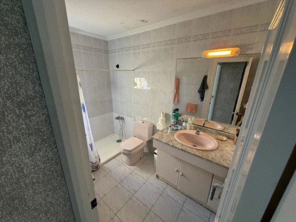 6-bedroom Villa In Torrevieja, Spain (170 M²)