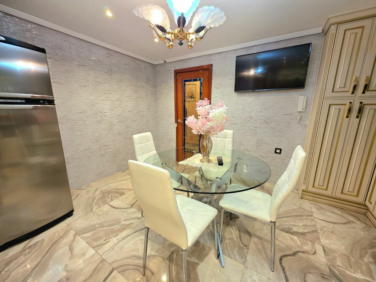 3-bedroom Apartment In Alicante, Spain (167 M²)