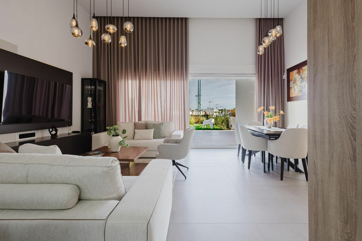 4-bedroom Villa In Algorfa, Spain (362 M²)