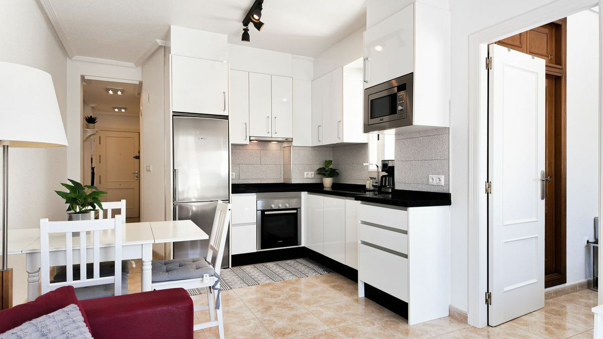 2-bedroom Apartment In Torrevieja, Spain (62 M²)