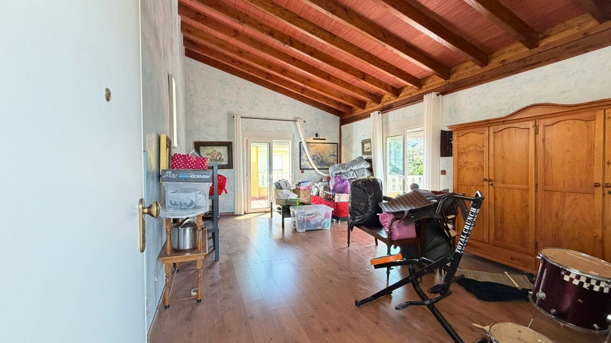 5-bedroom Villa In Orihuela, Spain (201 M²)
