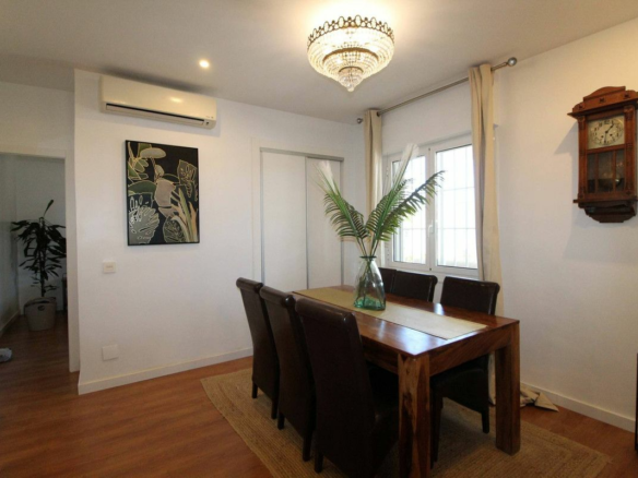 Villa In Elche