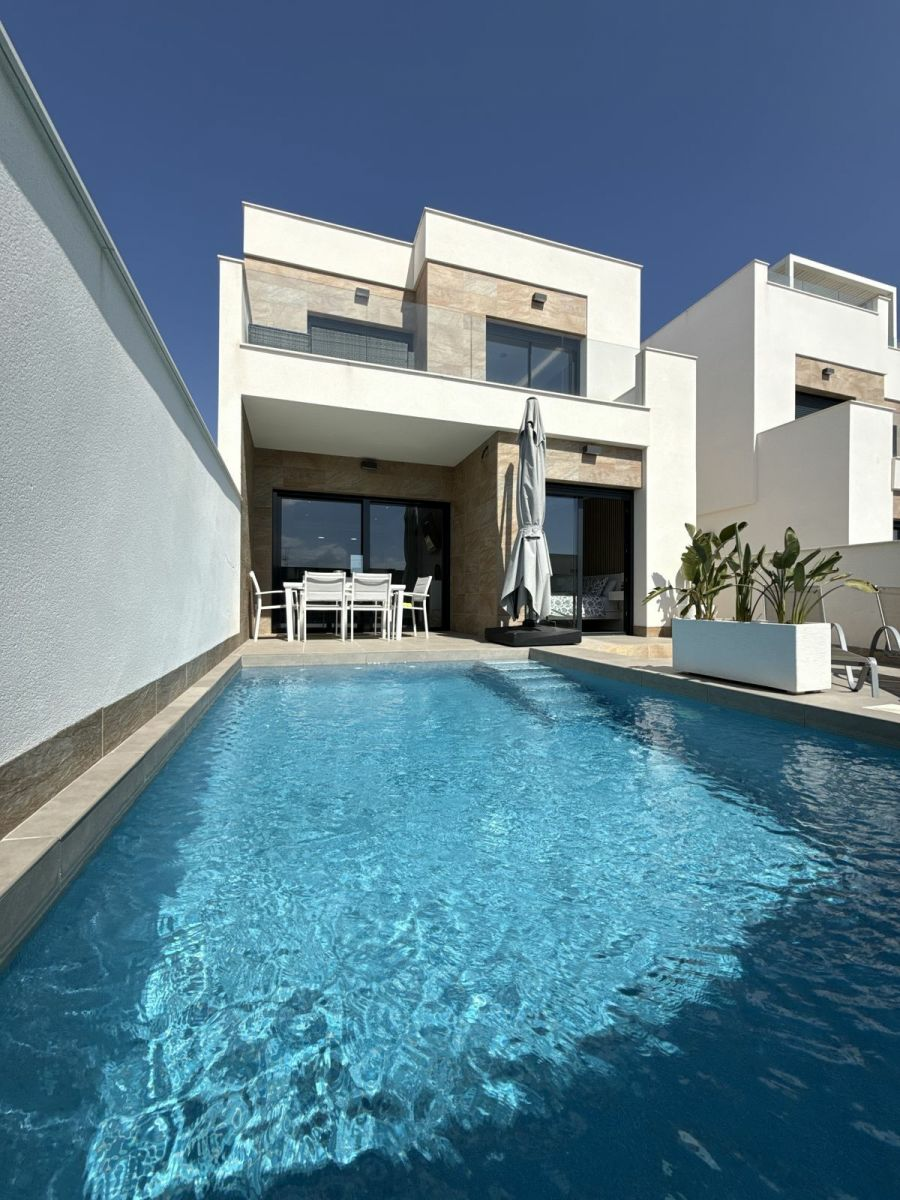 3-bedroom Villa In Los Montesinos, Spain (120 M²)