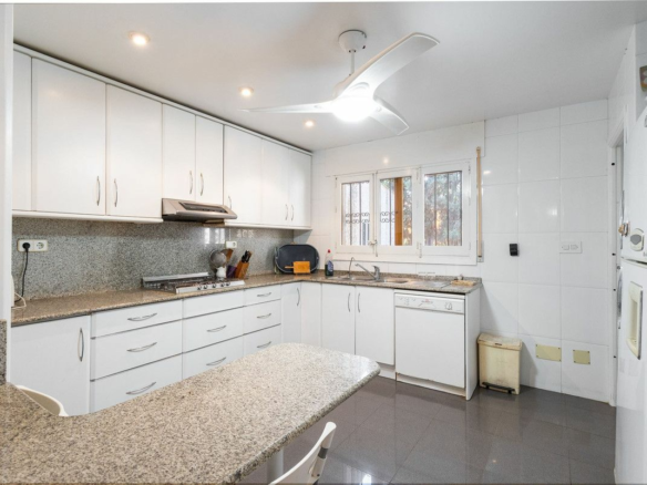 6-bedroom Villa In Orihuela Costa, Spain (204 M²)