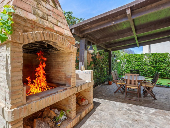 6-bedroom Villa In Torrevieja, Spain (500 M²)