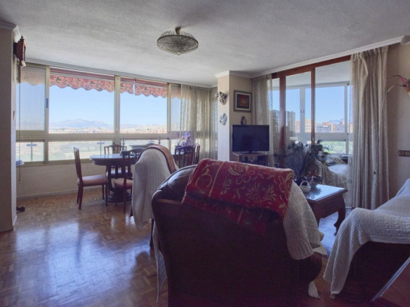 4-bedroom Apartment In Alicante, Spain (170 M²)